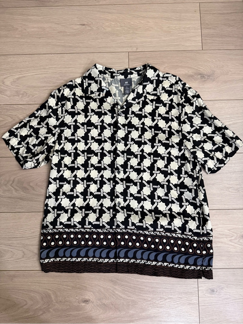 Men's H&M Black & White Patterned Short-Sleeve Shirt